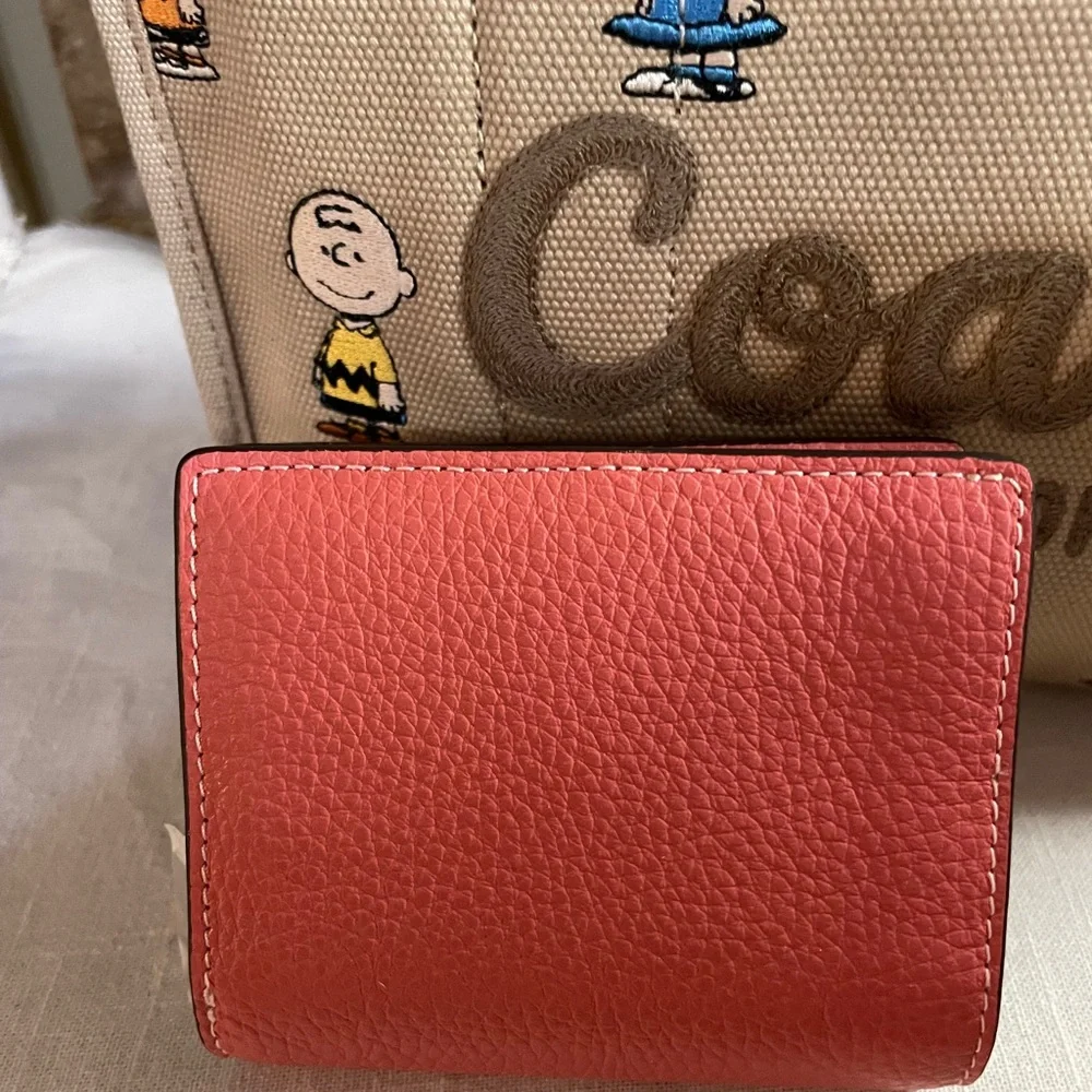 Peanuts x Coach Snap Wallet Lucy CBN89 IMBCV Bright Coral Multi